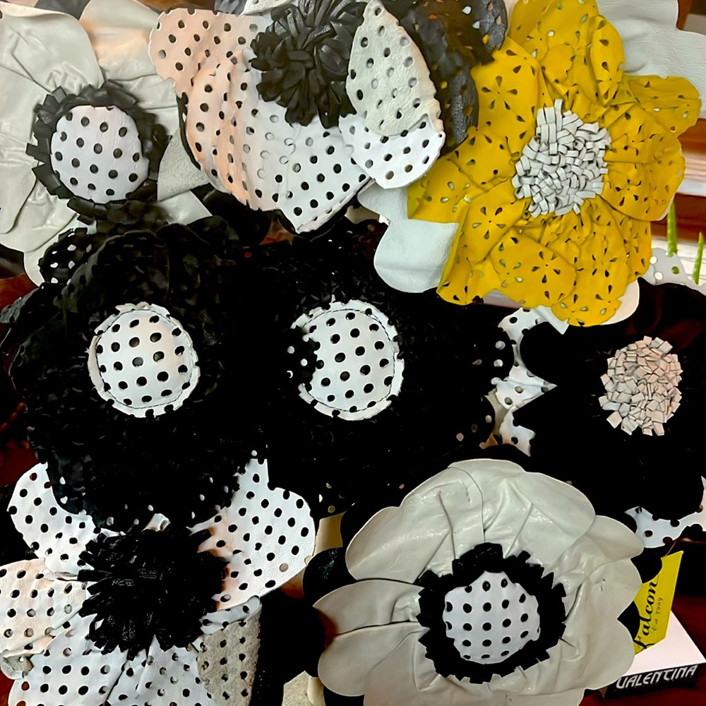 BIG LEATHER FLOWER PIN